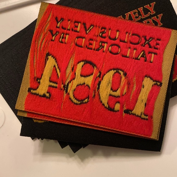 VINTAGE 1984 EMBROIDERED CLOTHING PATCHES set of 2 - Picture 4 of 4